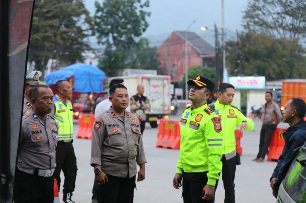 Pastikan Liburan Aman dan Lancar, Kapolres Tinjau Langsung Jalur Utama dan Pos Pengamanan