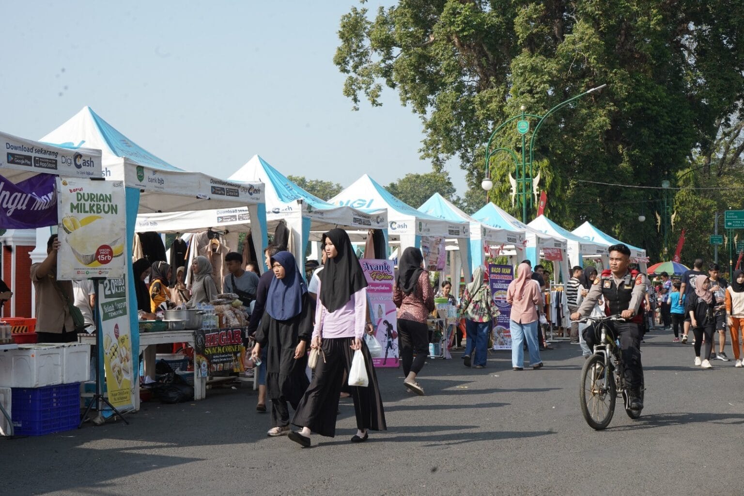 Geliat Pertumbuhan UMKM Lokal Dalam Gelaran Car Free Day Alun-alun Subang
