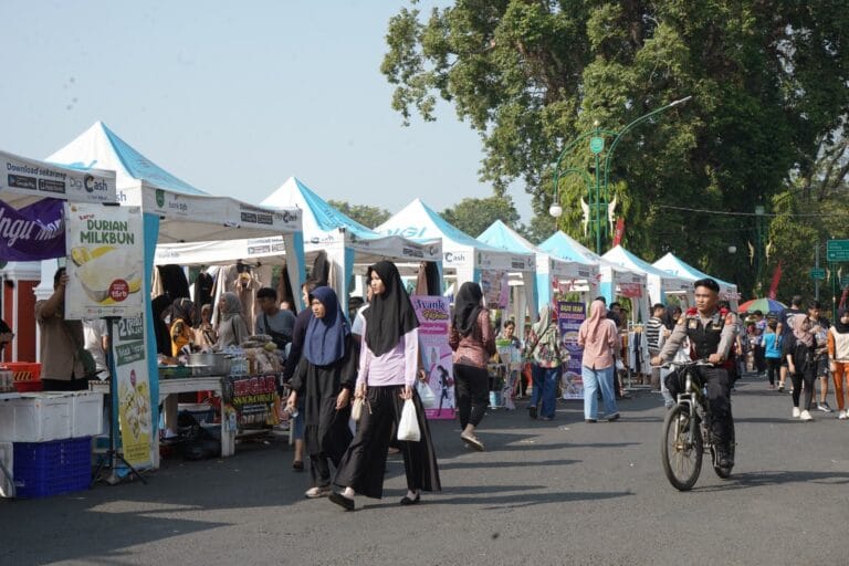 Geliat Pertumbuhan UMKM Lokal Dalam Gelaran Car Free Day Alun-alun Subang