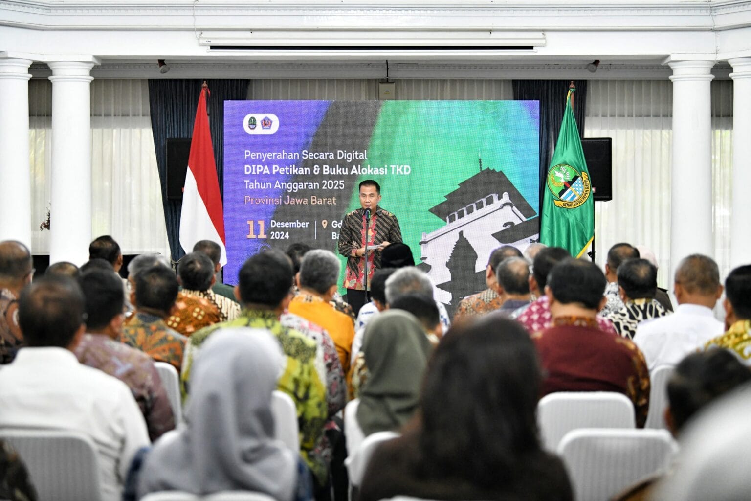 Serahkan DIPA-TKD 2025, Bey: Fokus Utama Adalah Pendidikan dan Kesehatan