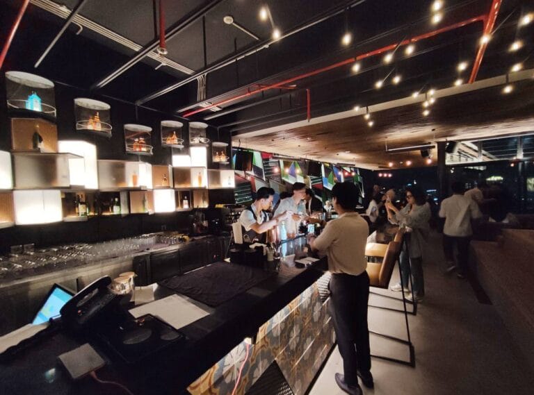 DAK: Dining Experience Nikmati Kota Bandung dari Rooftop