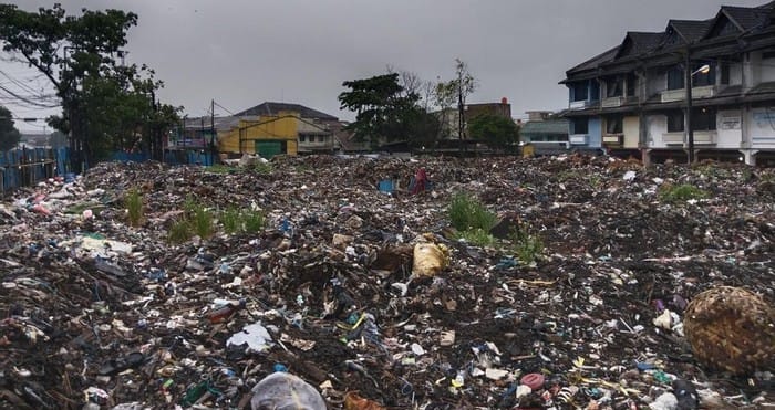 ‘Gurun’ Sampah di Pasar Caringin Bandung