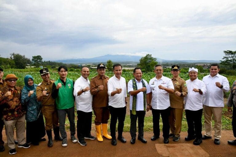 Bey Machmudin Bersama Mendagri Kunjungi TPS3R di Desa Wantilan Subang Bakal jadi percontohan desa pengelolaan sampah inovatif