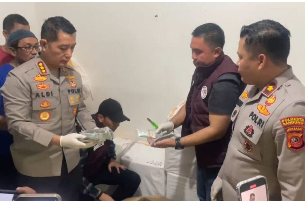 Polresta Bandung Gerebek Rumah di Bojongsoang, Ribuan Obat Keras Terlarang Disita