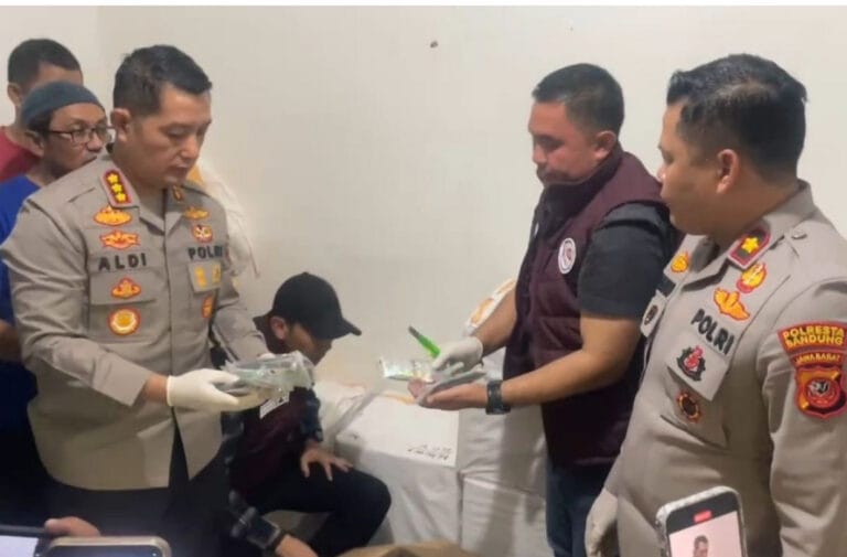 Polresta Bandung Gerebek Rumah di Bojongsoang, Ribuan Obat Keras Terlarang Disita