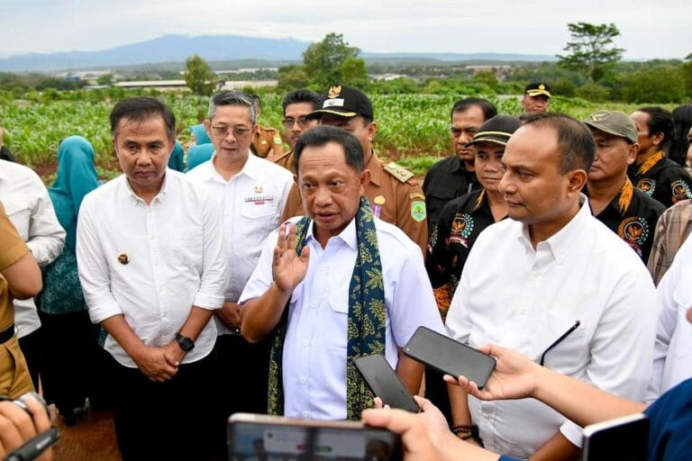 Bey Machmudin Dampingi Mendagri dan Menteri PKP Tinjau MPP Subang Implementasi SIMBG Pecahkan Rekor MURI, layanan PBG MBR tercepat 16 menit 33 detik