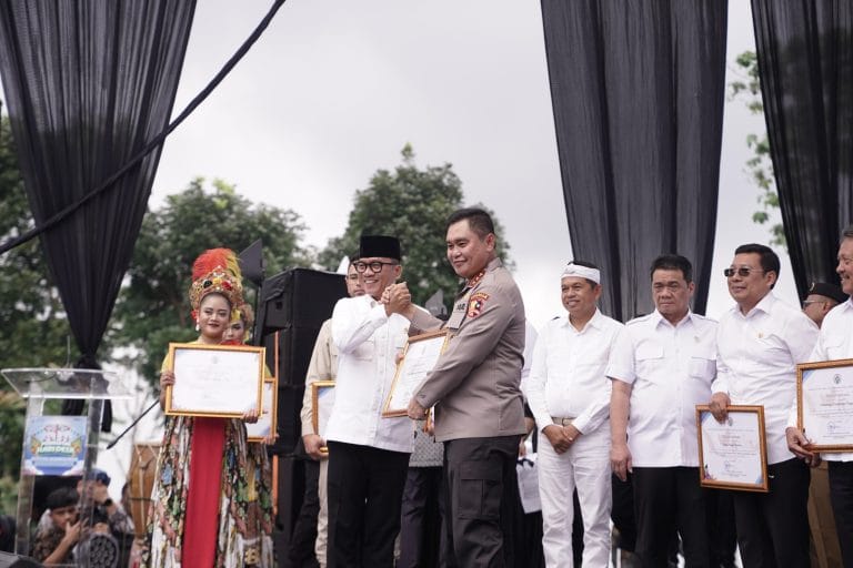 Kabaharkam Polri Hadiri Festival Bangun Desa Bangun Indonesia dan Peringatan Hari Desa