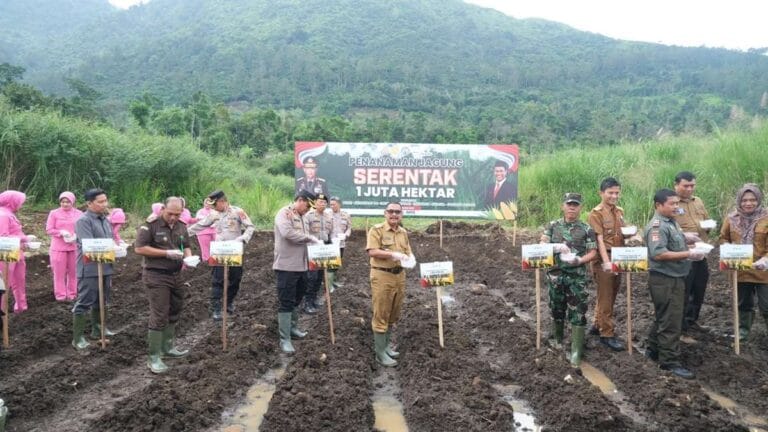 Kabupaten Garut Ikuti Tanam Jagung Serentak 1 Juta Hektare Kolaborasi Polri dan Kementan RI