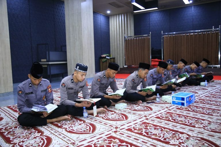 Pengajian dan Khataman Al-Qur’an Divhumas Polri: Memperkuat Nilai Spiritual dalam Tugas Kepolisian