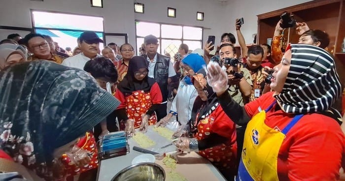 Bandung : Cerita Melati Berawal dari Penerima PKH hingga Jadi Pelaku UMKM Sukses