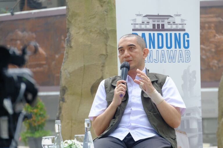 Call Center 112 Siaga Tangani Kejadian Darurat Pohon Tumbang di Kota Bandung