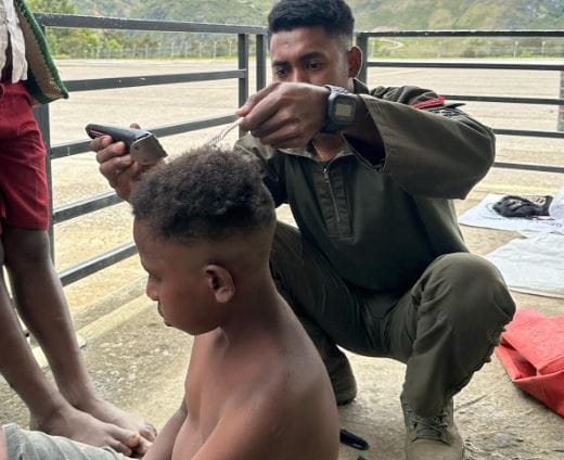 Pendekatan Humanis di Papua: Satgas Damai Cartenz 2025 Pererat Hubungan dengan Masyarakat