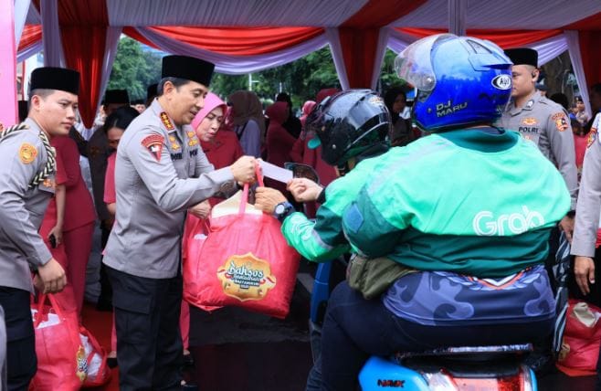 Bazar Ramadan Polri Presisi 2025: Ribuan Paket Sembako Dibagikan untuk Pengemudi Ojol dan Warga