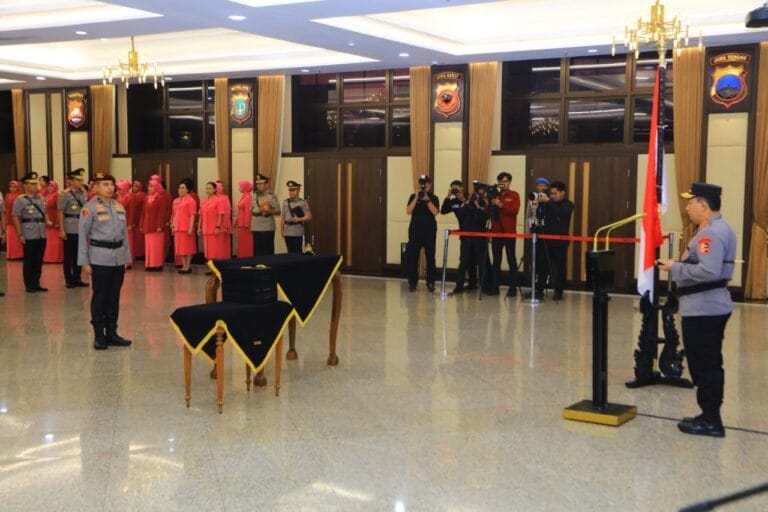 Kapolri Tekankan Dedikasi dan Inovasi dalam Serah Terima Jabatan Pejabat Tinggi