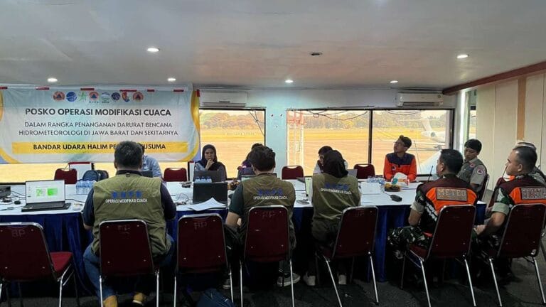 Teknologi Modifikasi Cuaca Terbukti Efektif Kurangi Risiko Banjir dan Longsor di Jawa Barat