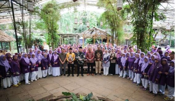 Pemkot Bandung Dukung Sekolah Lansia: Wadah Silaturahmi dan Pengembangan Diri
