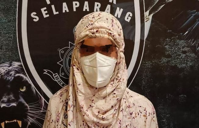 Viral: Pria Berpakaian Mukena Diamankan dari Masjid Hubbul Wathan Mataram