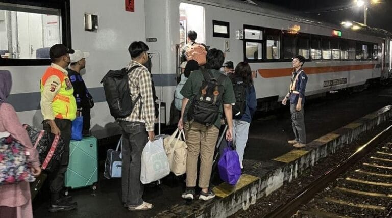 Sinergi PT KAI dan Komunitas Sukseskan Angkutan Lebaran 2025