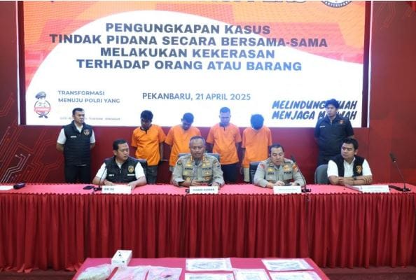 Debt Collector Beraksi Brutal di Depan Polsek, Polda Riau Tangkap Empat Pelaku