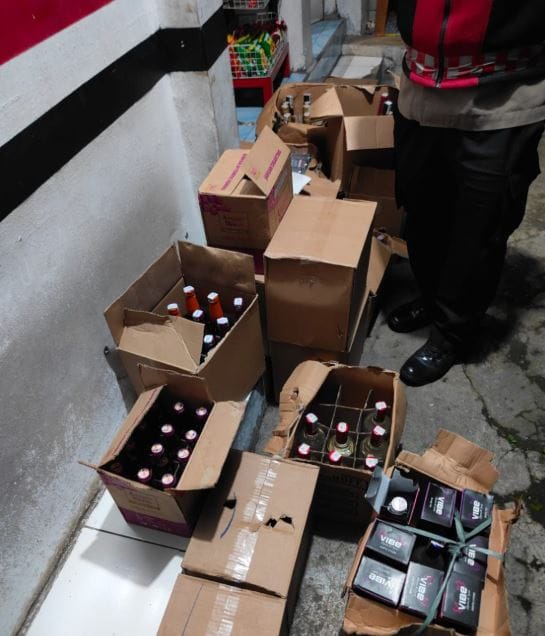 Ratusan Botol Miras Ilegal Diamankan dalam Operasi Penyakit Masyarakat di Megamendung