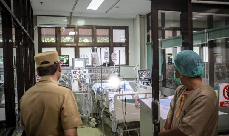 Empati Pemkot Bandung: Erwin Jenguk Bobotoh Korban Euforia Juara Persib