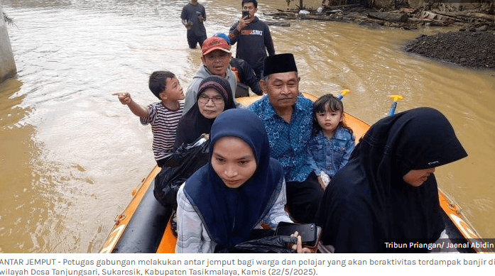 Empati di Tengah Banjir: Tim Gabungan Bantu Siswa SMP-SMA Ikut Ujian di Tasikmalaya
