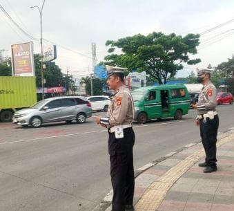 Unit Lantas Polsek Cinambo Tingkatkan Pelayanan Prima Lewat Gatur Sore